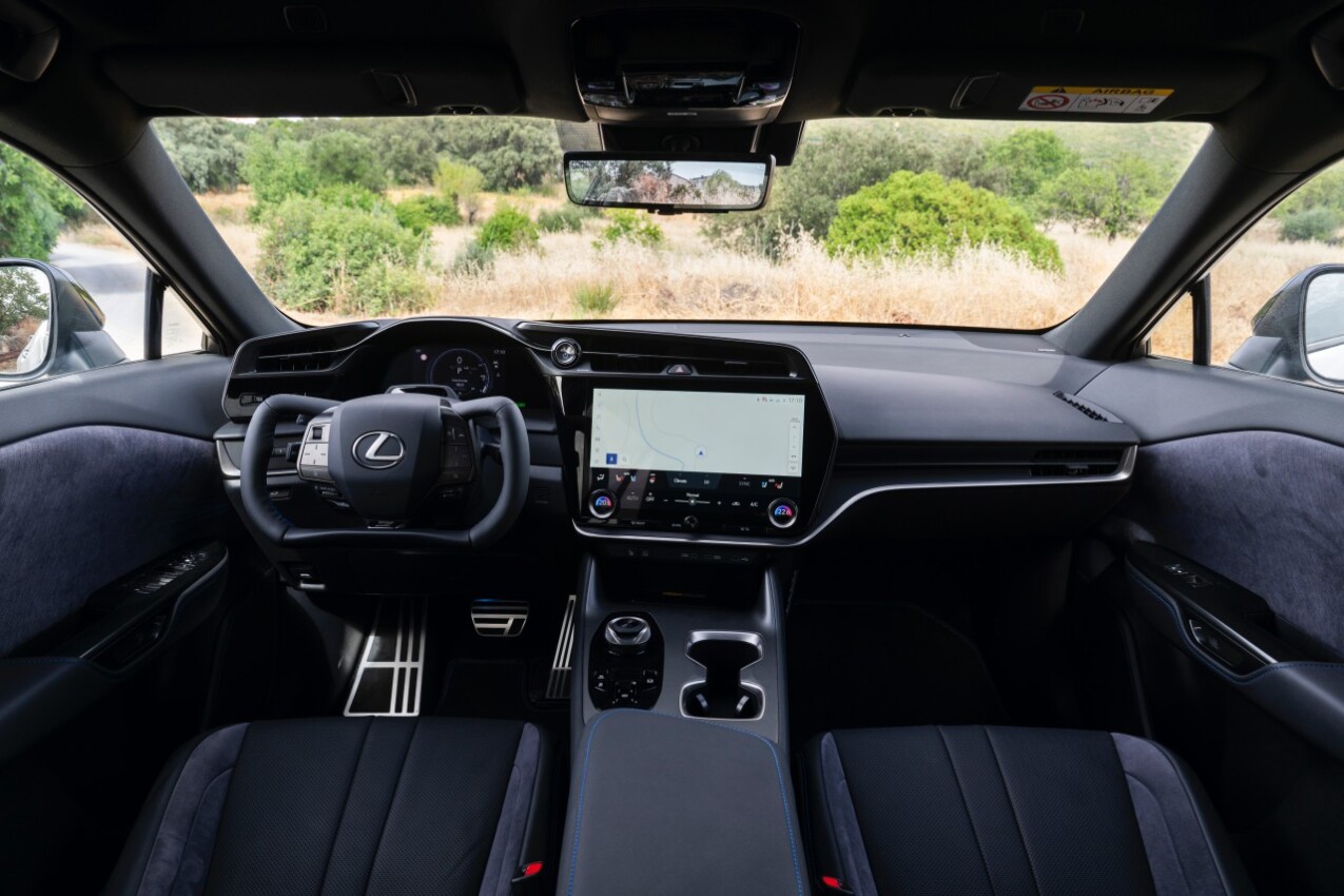 Lexus RZ 2025 Instrumententafel