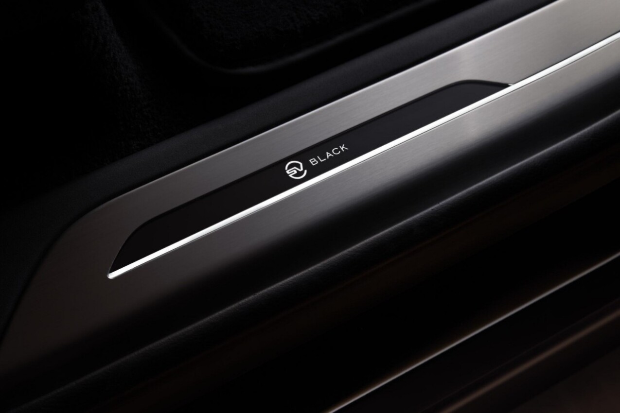 Range Rover SV Black Einstieg