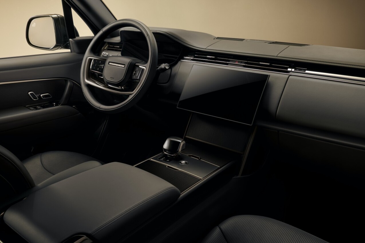 Range Rover SV Black Cockpit