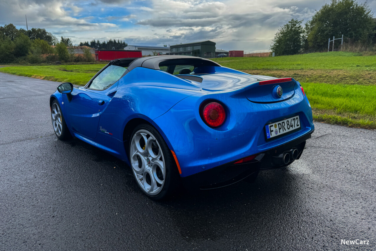 Alfa Romeo 4C Spider schräg hinten