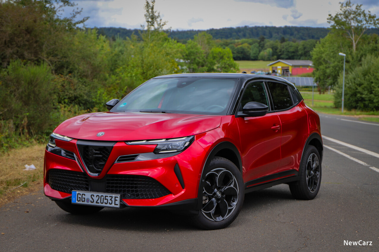 Alfa Romeo Junior Elettrica Rosso Brera