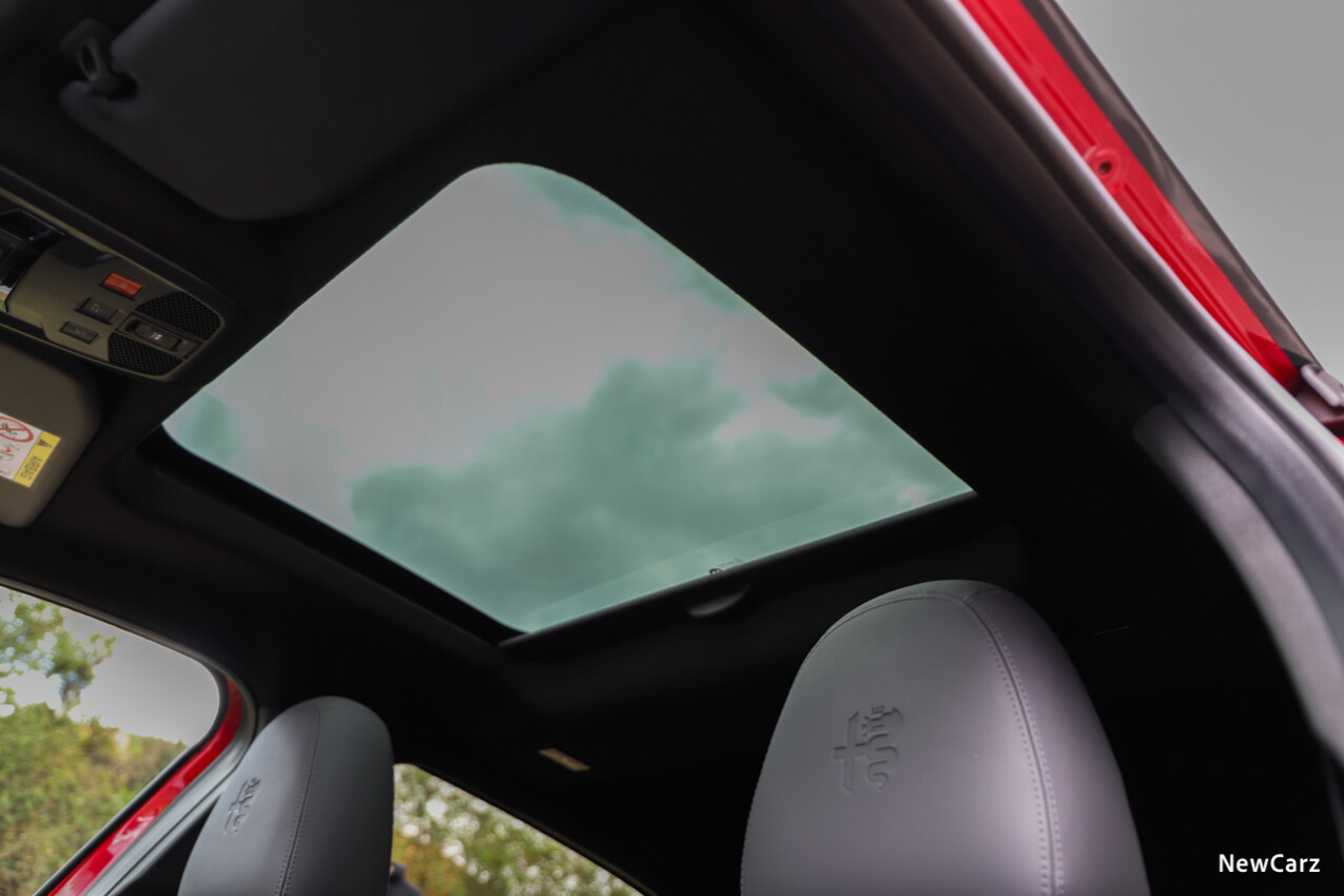 Alfa Romeo Junior Elettrica Panorama-Schiebedach