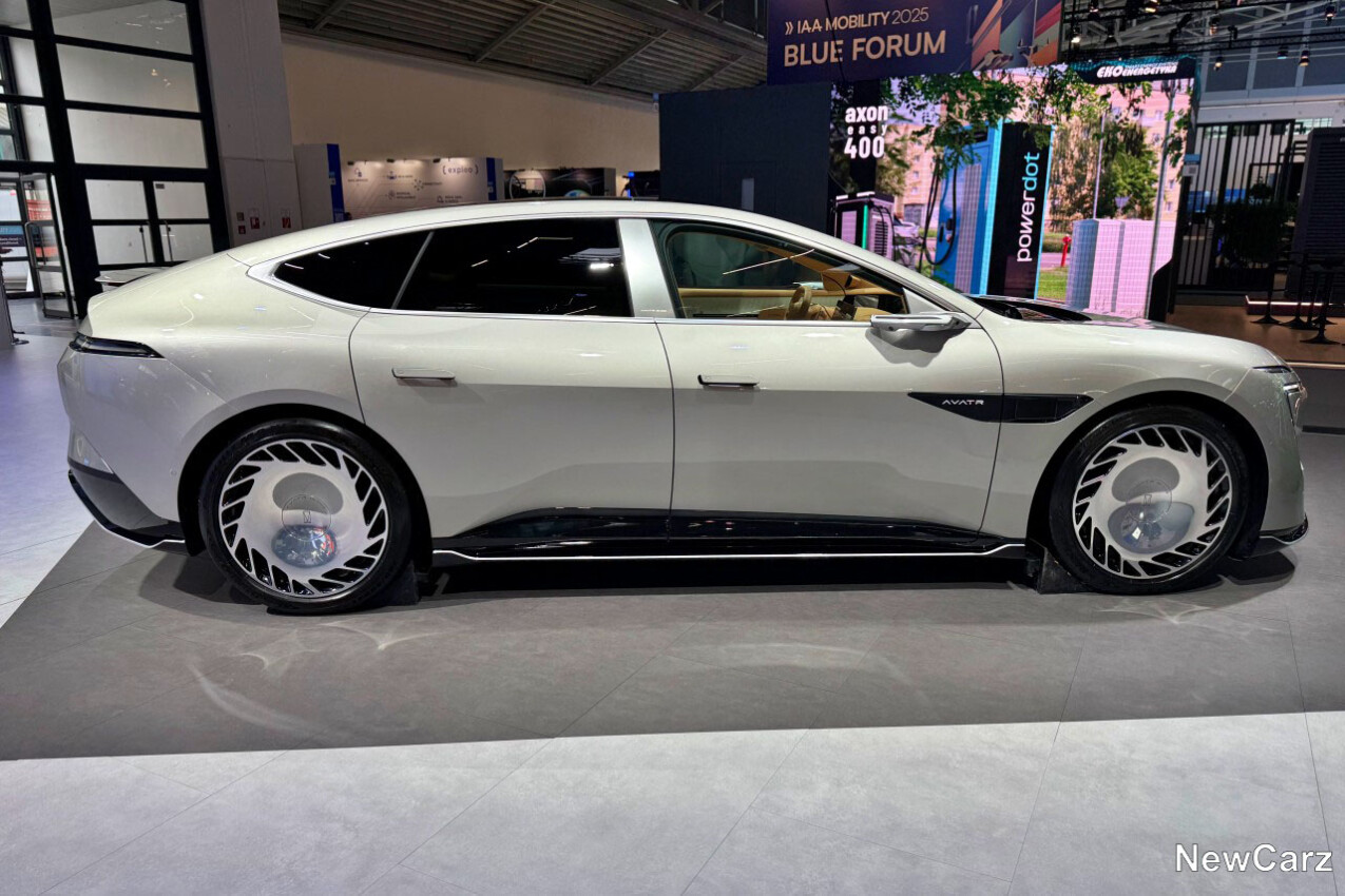 AVATR 12 Seite rechts