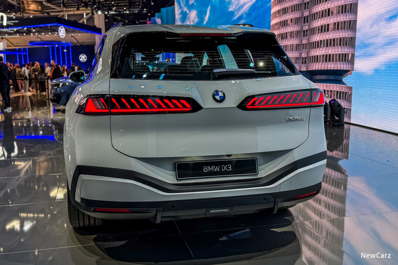 BMW iX3 hinten