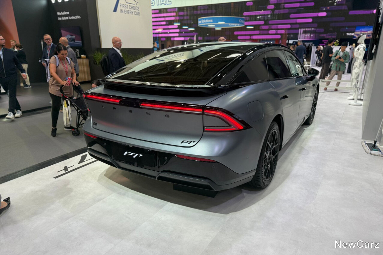 XPeng P7+ schräg hinten