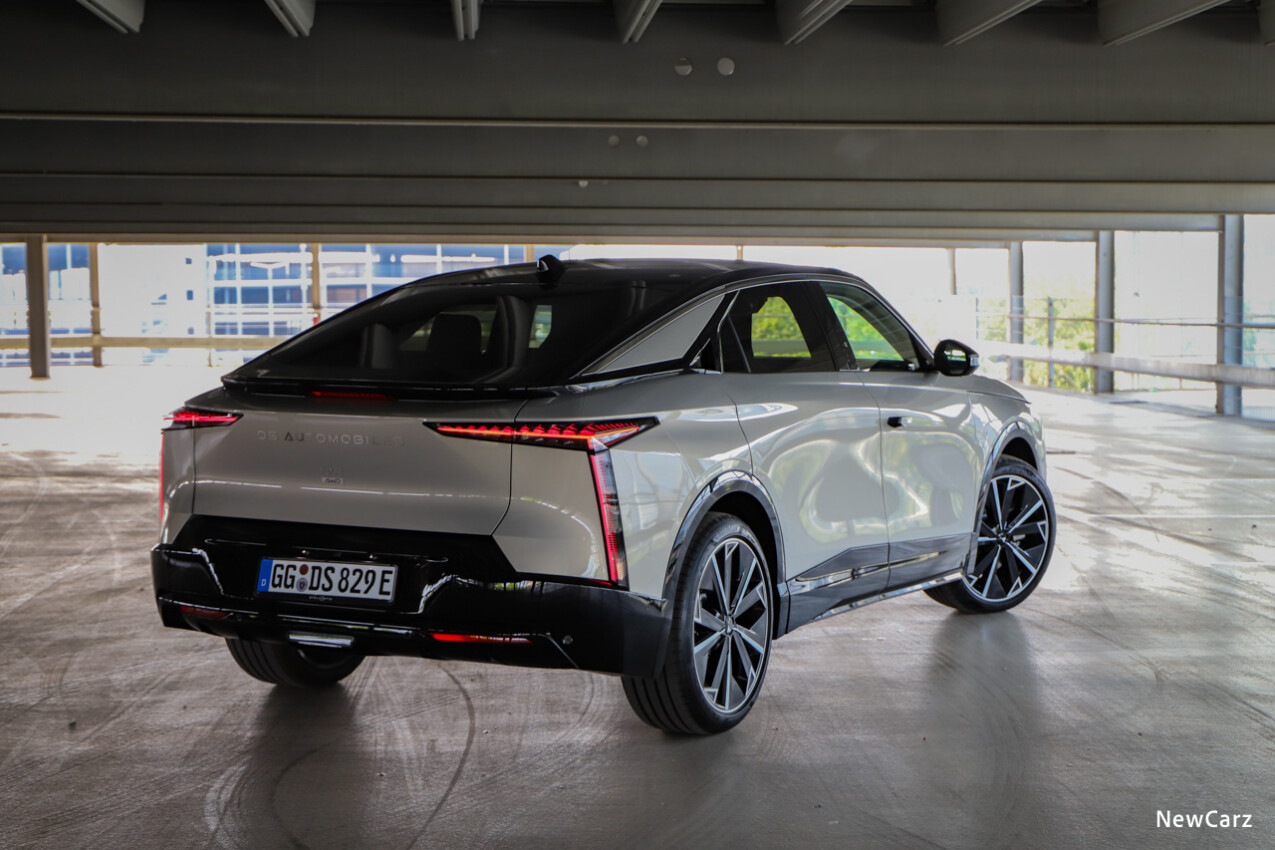 DS No.8 schräg hinten