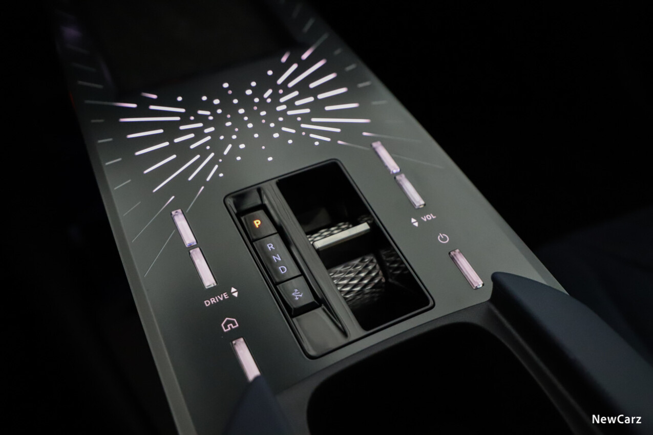 DS No.8 Mittelkonsole 