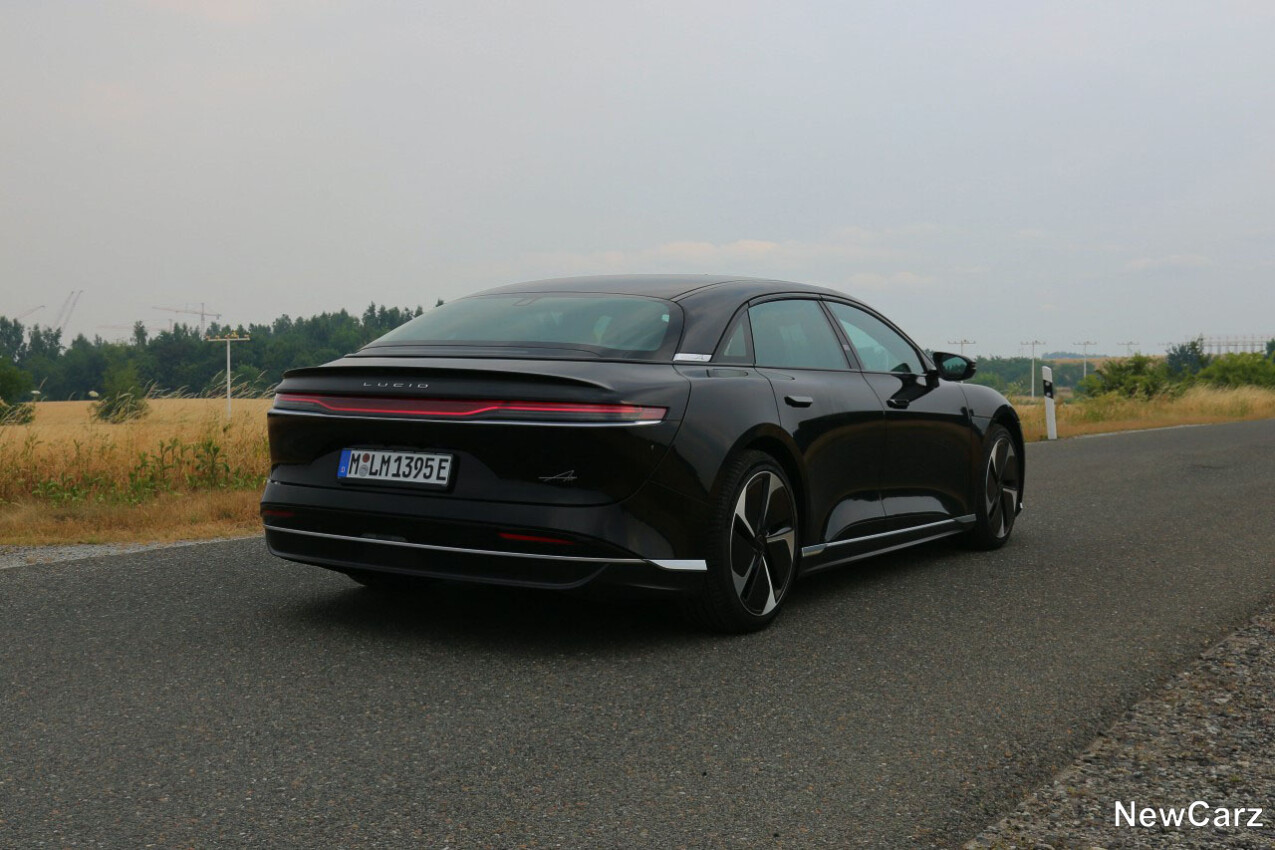 Lucid Air Pure schräg hinten