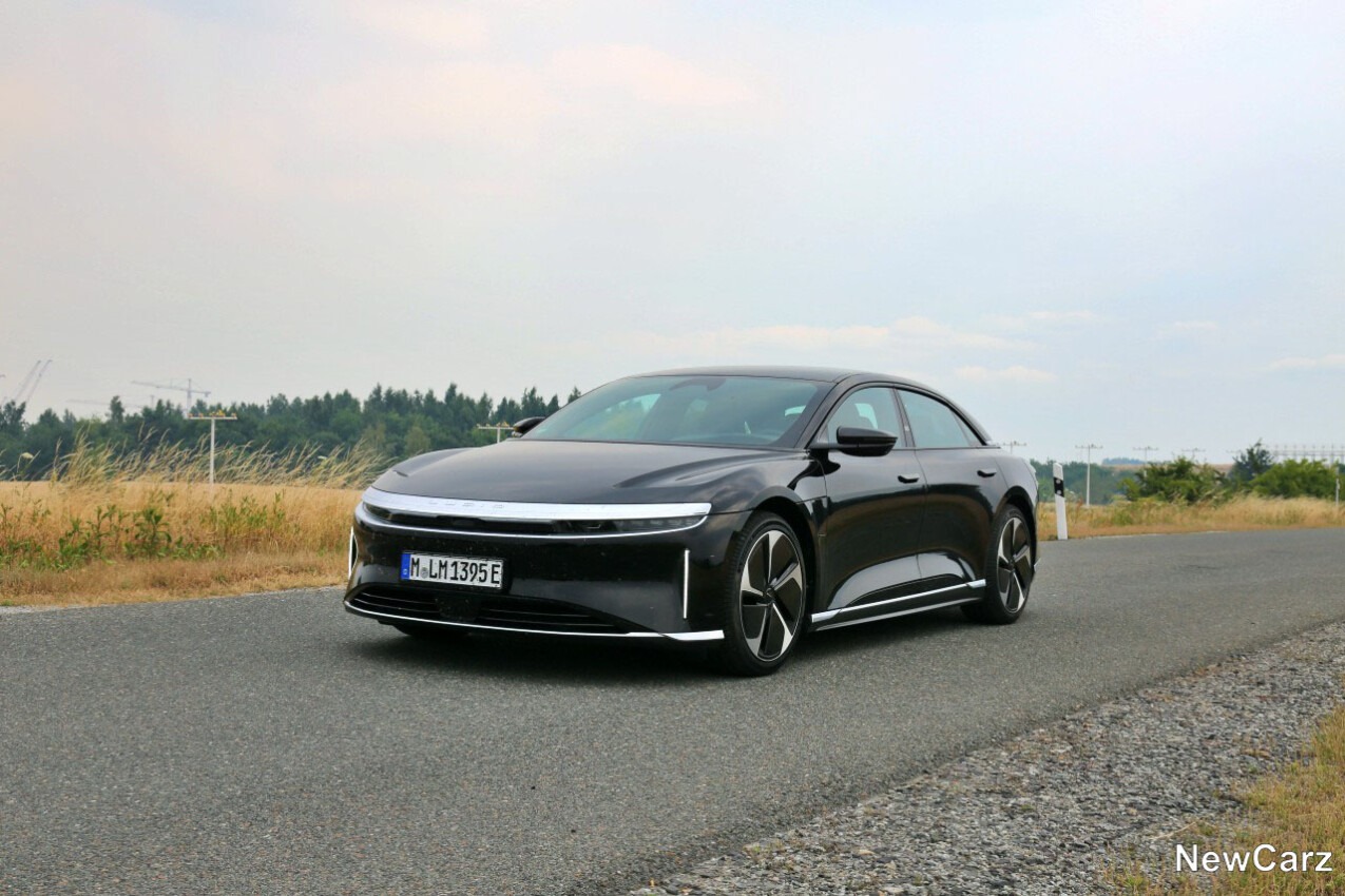 Lucid Air Pure vorne schräg links