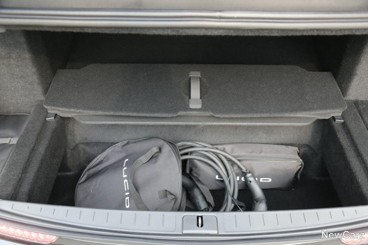 Lucid Air Pure Kofferraum Unterfach