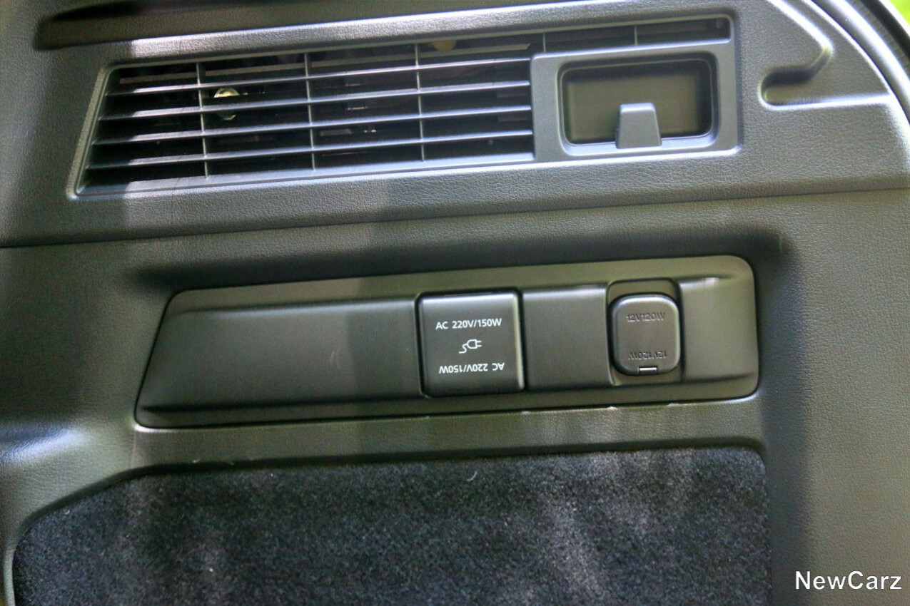 Mazda CX-80 Anschlüsse im Kofferraum