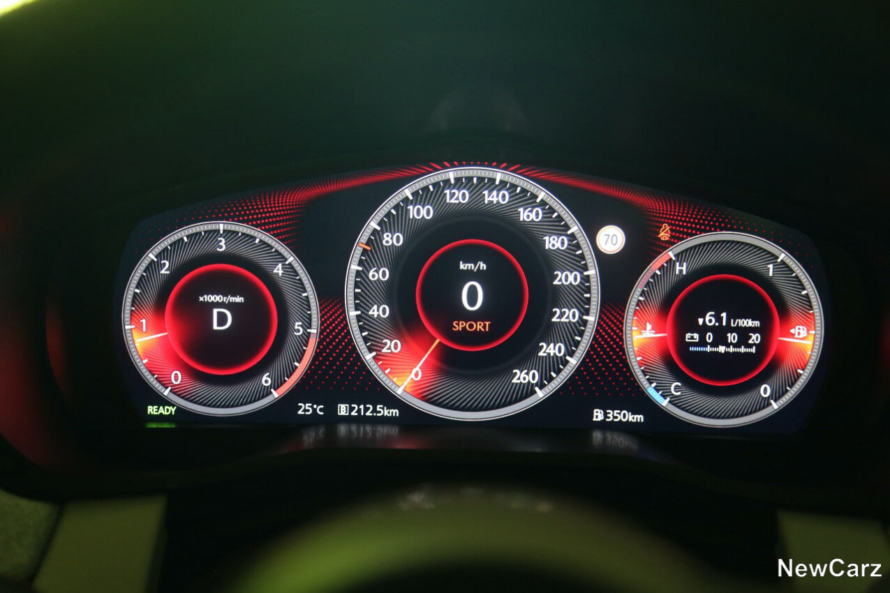 Mazda CX-80 Cockpit in Sportmodus