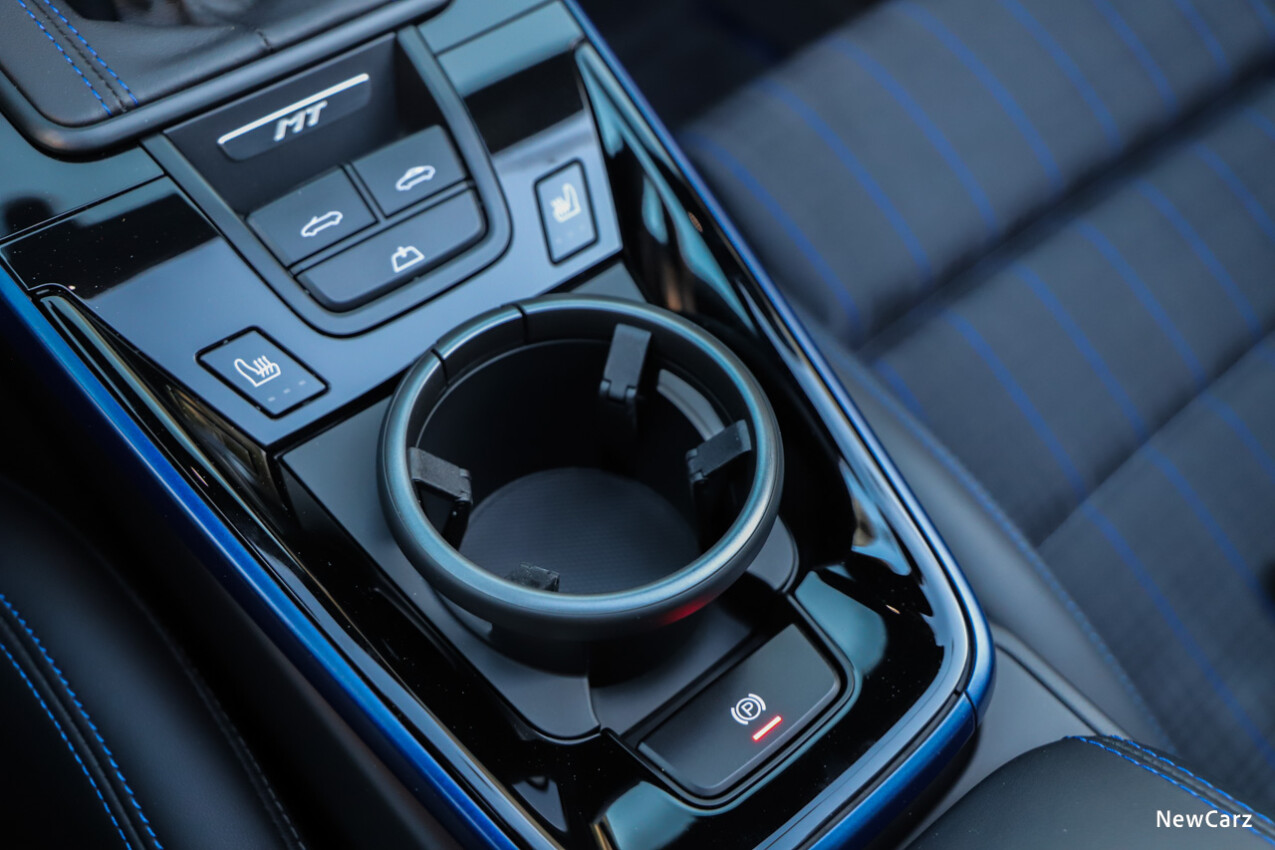 Porsche 911 Carrera T Cabriolet Cupholder