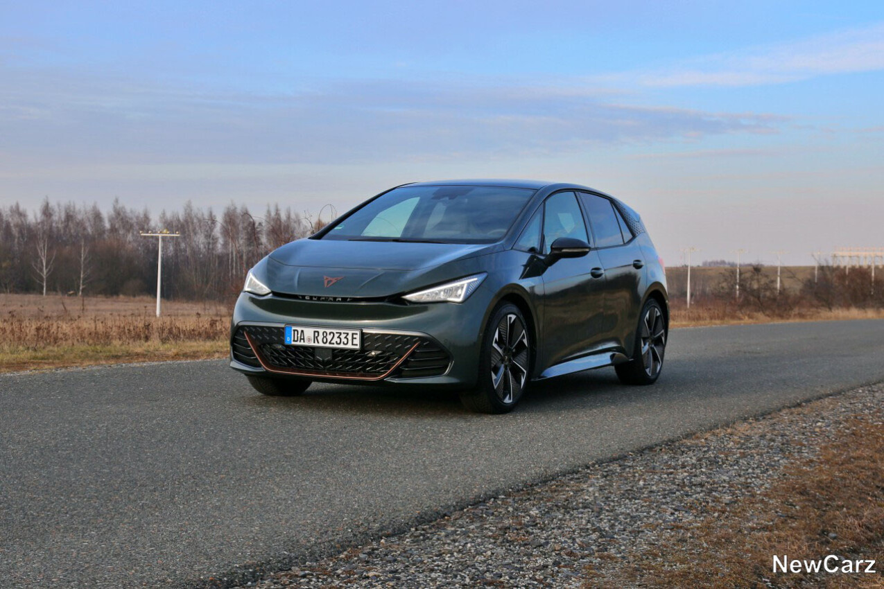 Cupra Born VZ schräg vorn links