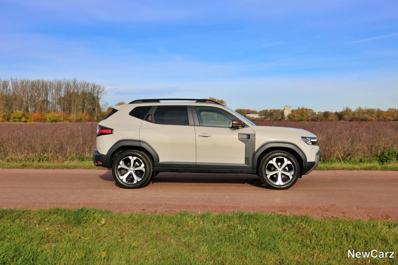 Dacia Duster Mild Hybrid 130 4x4 Seite rechts