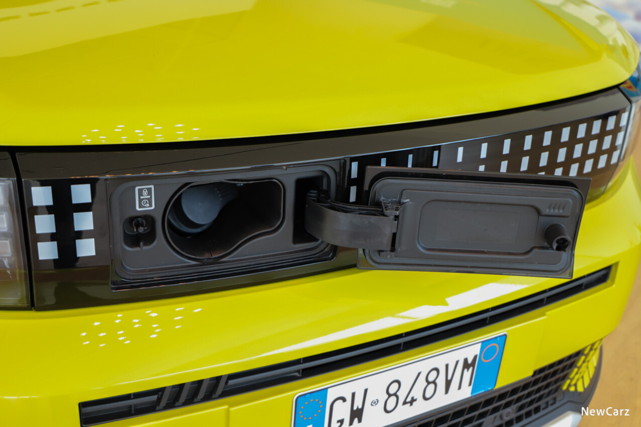 Fiat Grande Panda Ladeanschluss vorne