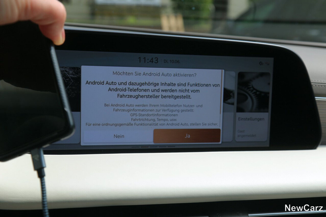 Genesis G90 LWB Android Auto