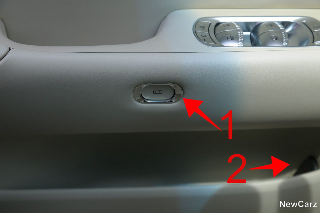 Genesis G90 LWB Türöffner innen