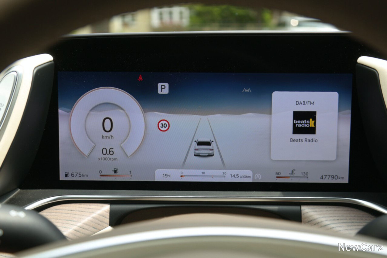 Genesis G90 LWB Cockpit