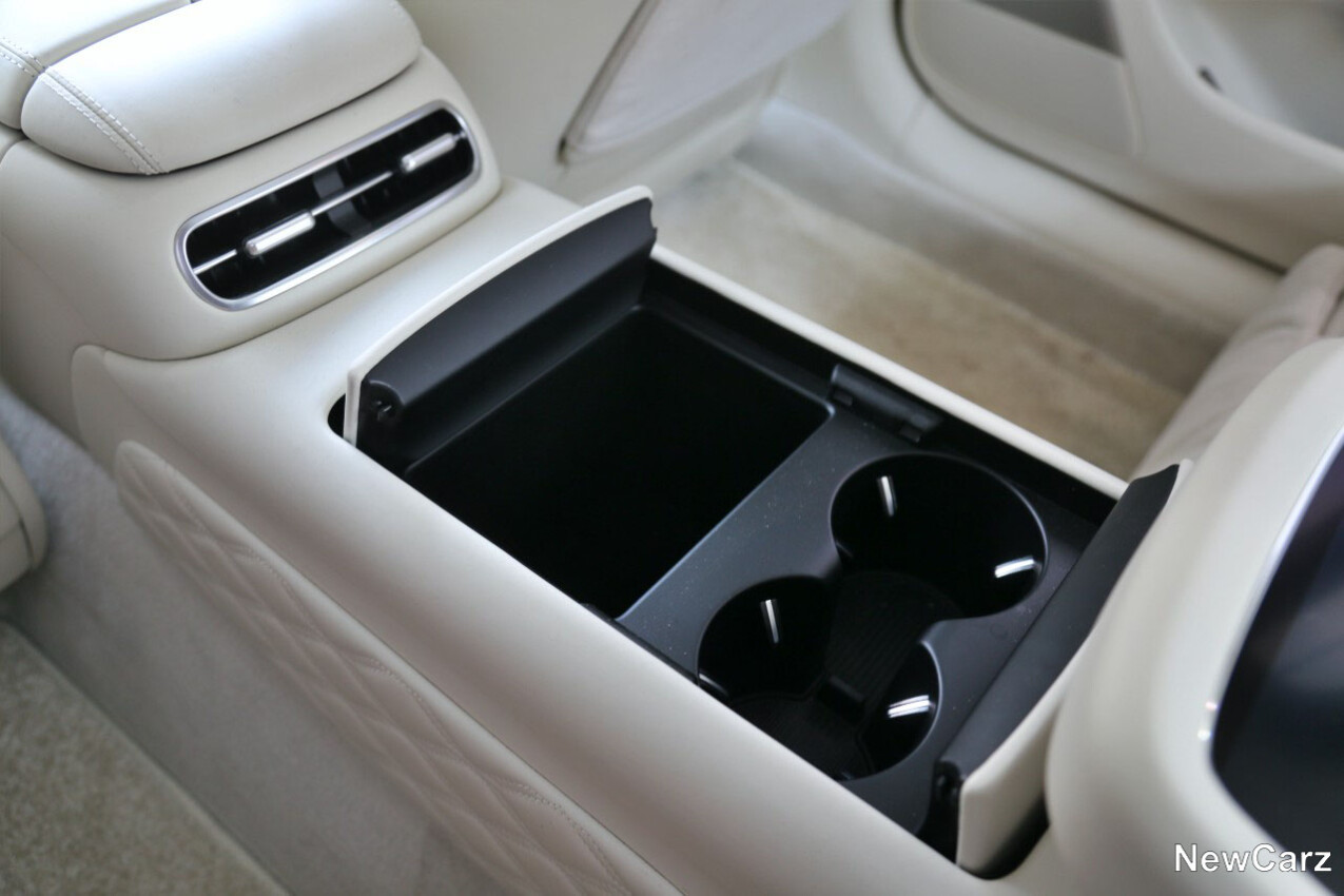 Genesis G90 LWB Fond Mittelkonsole