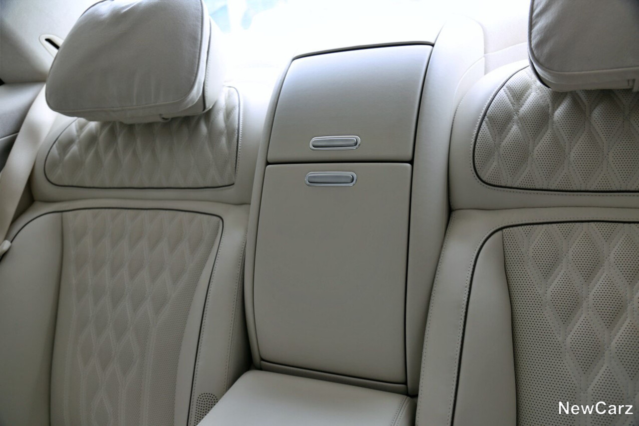 Genesis G90 LWB Fond Staufächer