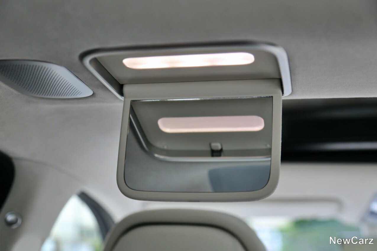 Genesis G90 LWB Schminkspiegel