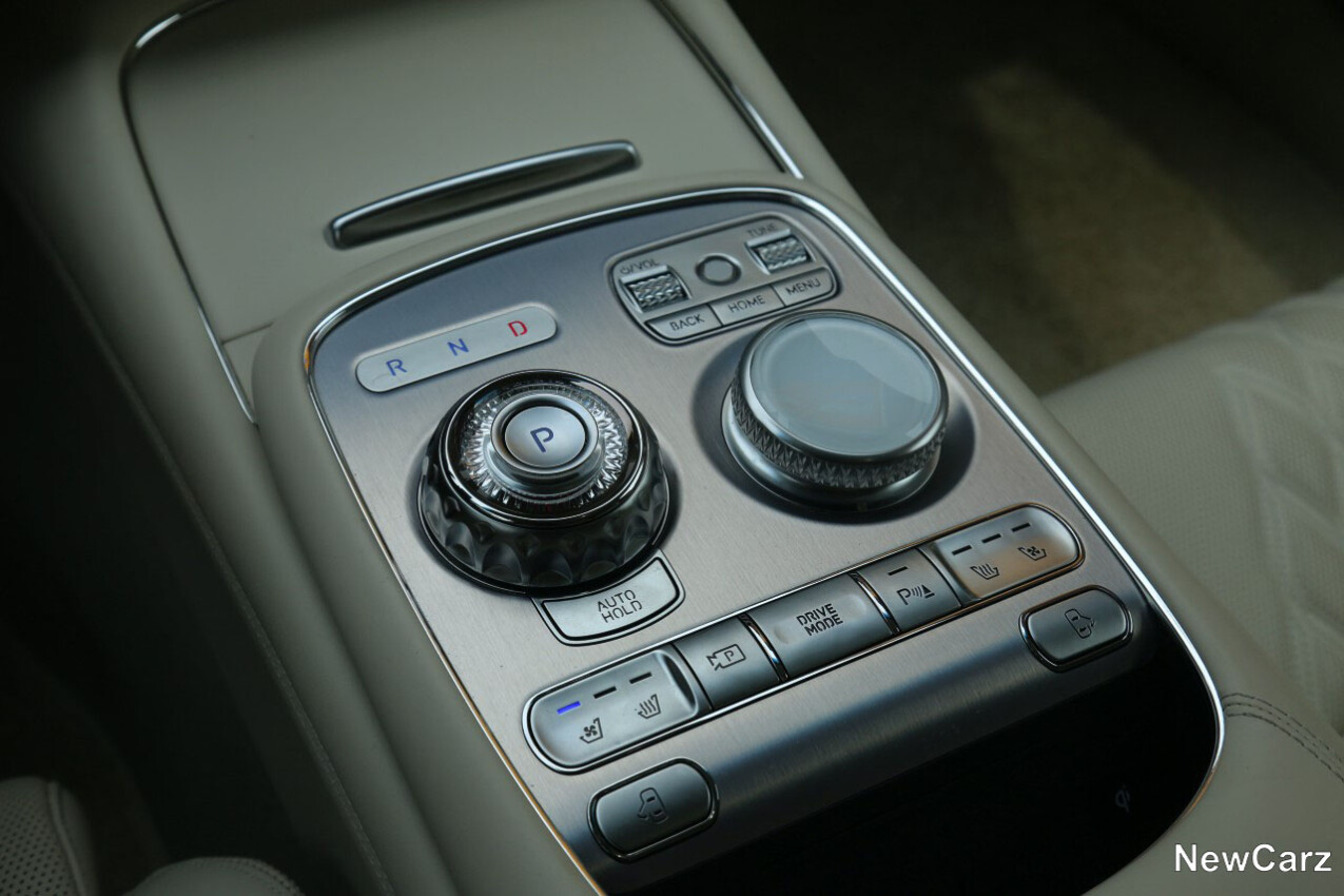 Genesis G90 LWB Mittelkonsole