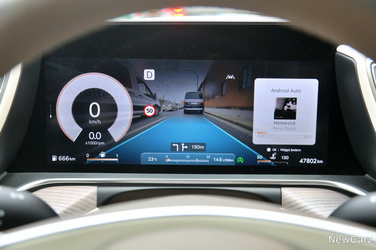 Genesis G90 LWB Cockpit