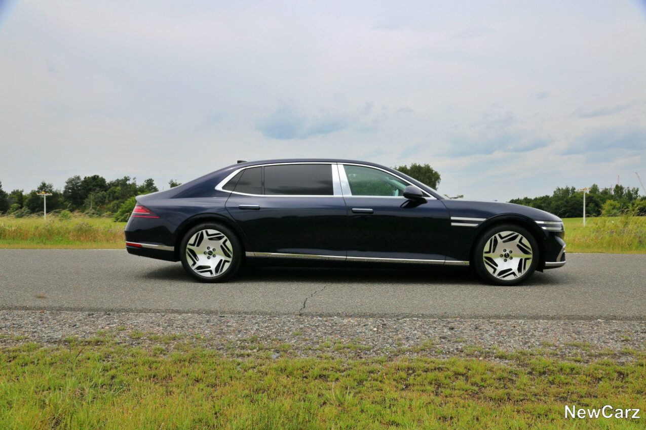Genesis G90 LWB Seite rechts