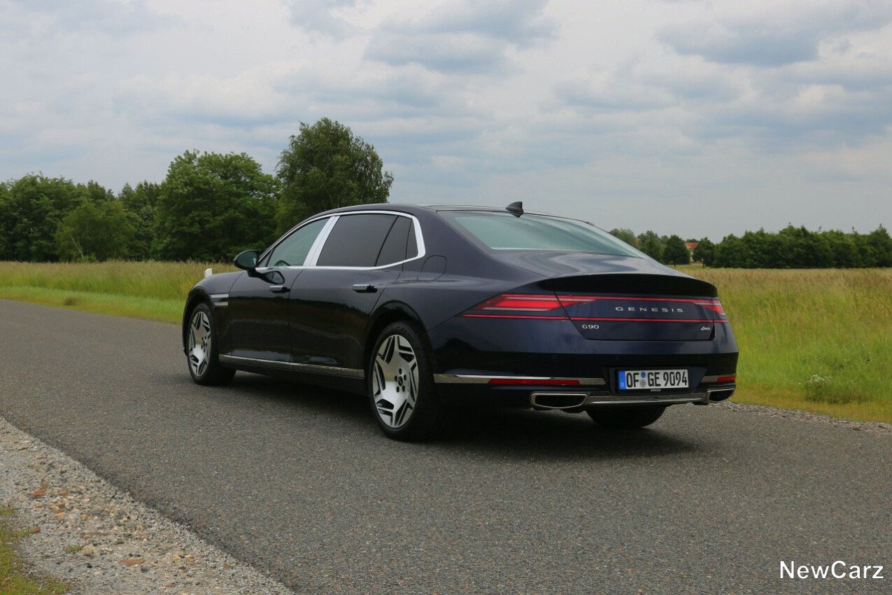 Genesis G90 LWB hinten links