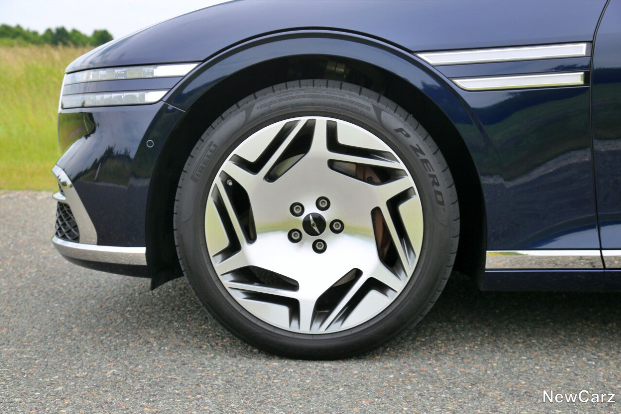 Genesis G90 LWB Vorderrad