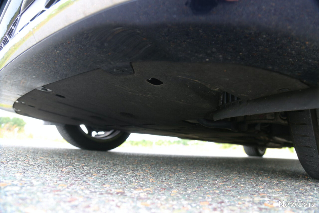 Genesis G90 LWB Unterbau Front