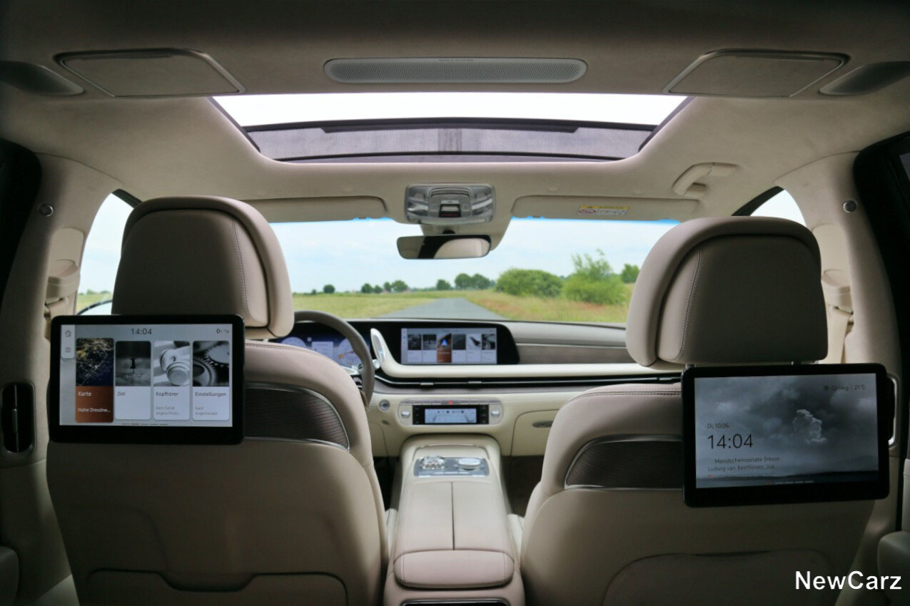 Genesis G90 LWB Rear Entertainment