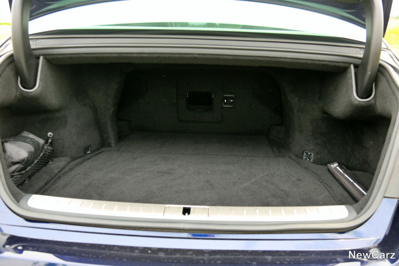 Genesis G90 LWB Kofferraum