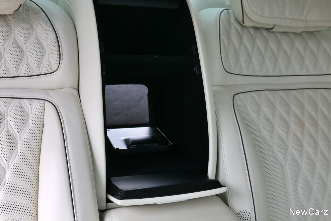 Genesis G90 LWB Durchlade