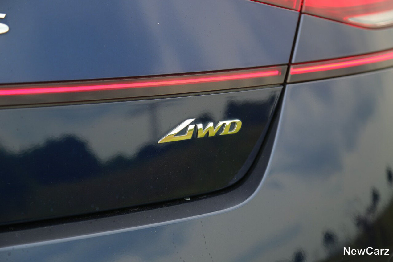 Genesis G90 LWB 4WD-Emblem