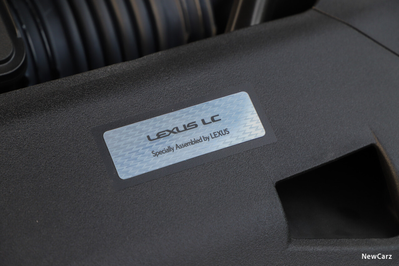 Lexus LC 500 Ultimate Edition Plakette