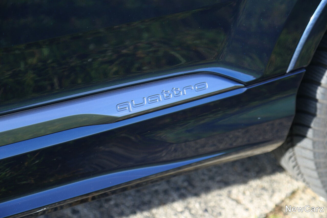 Audi Q7 quattro-Schriftzug