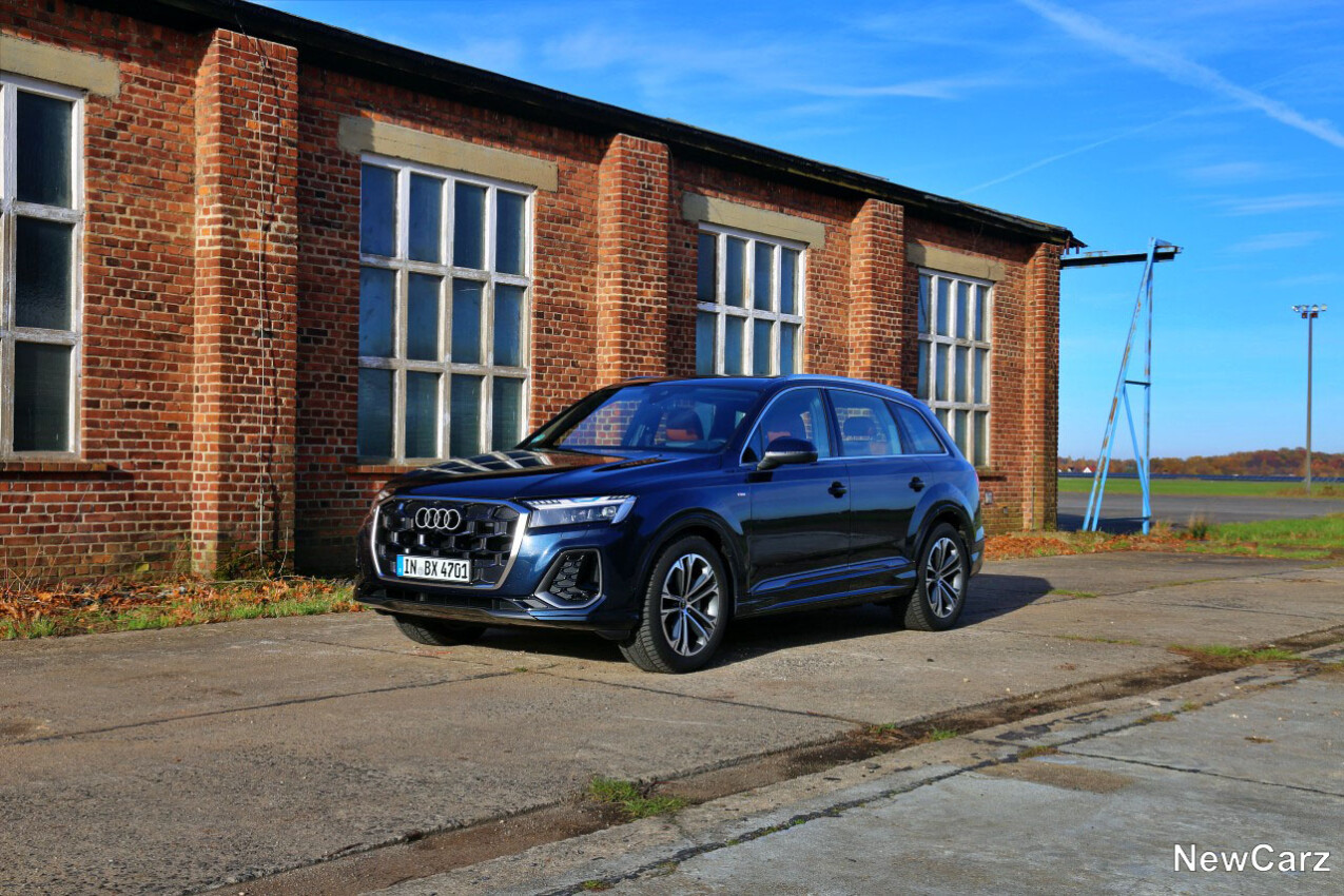 Audi Q7 schräg vorn links
