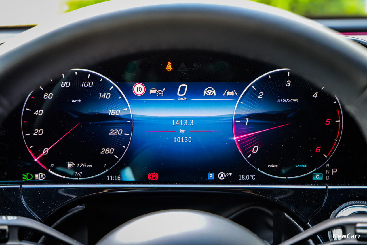 Mercedes-Benz E 450d T-Modell 3D-Fahrerdisplay