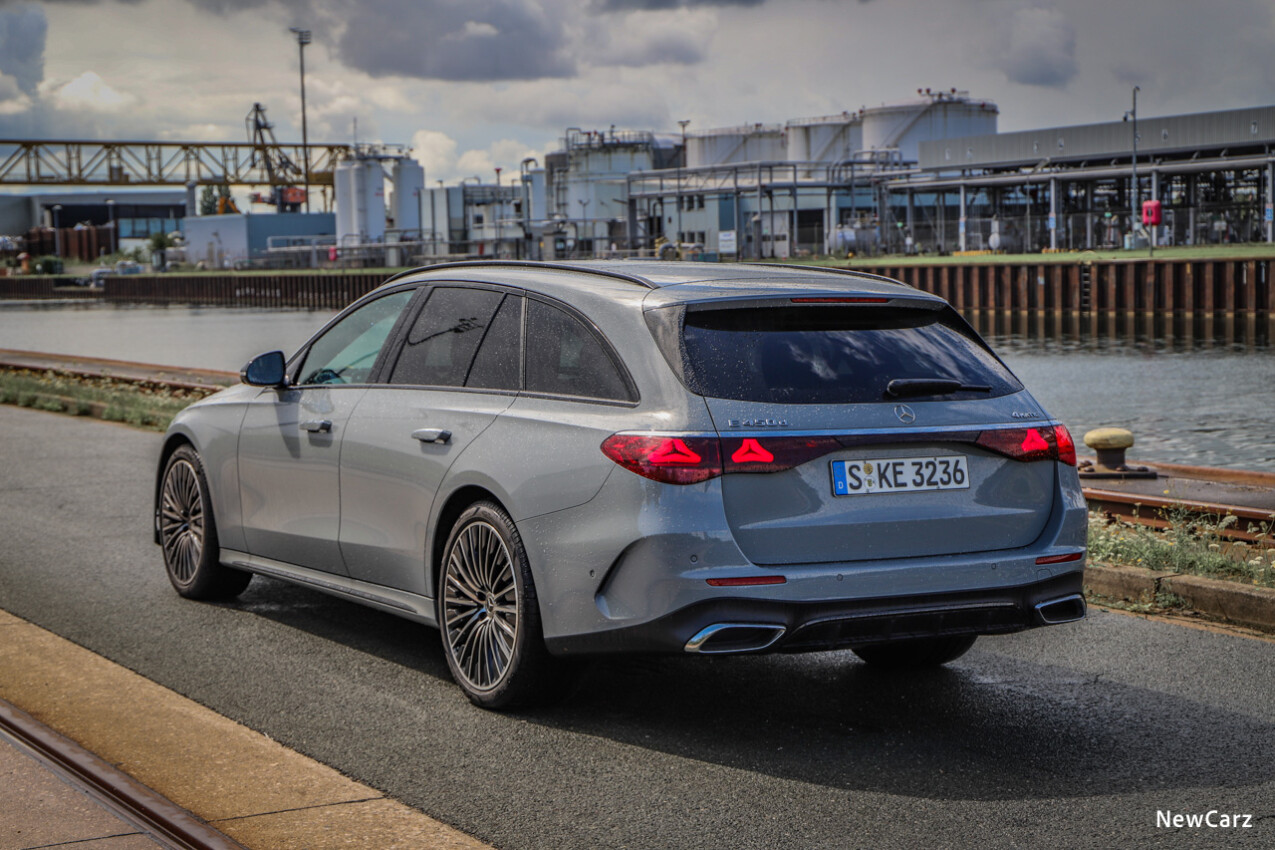Mercedes-Benz E 450d T-Modell Seite hinten