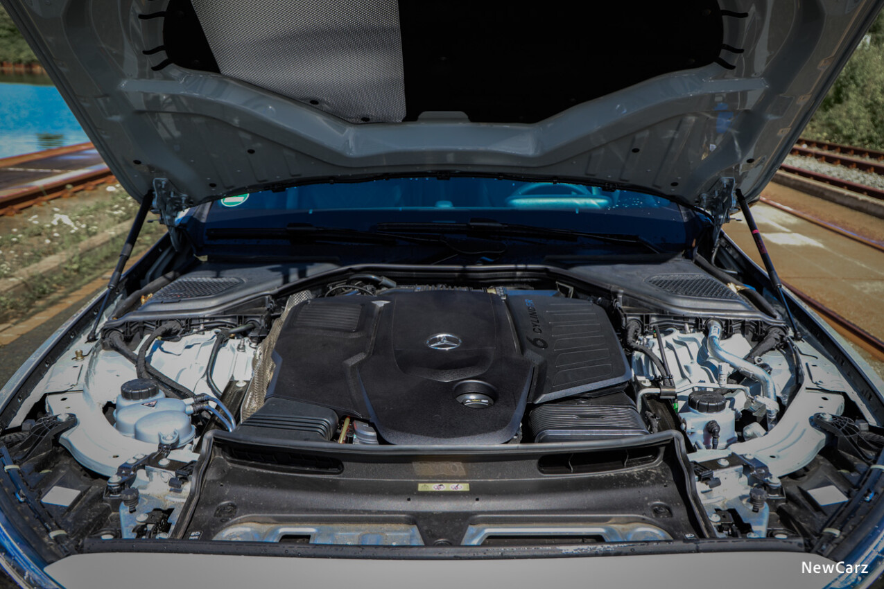 Mercedes-Benz E 450d T-Modell Motorraum