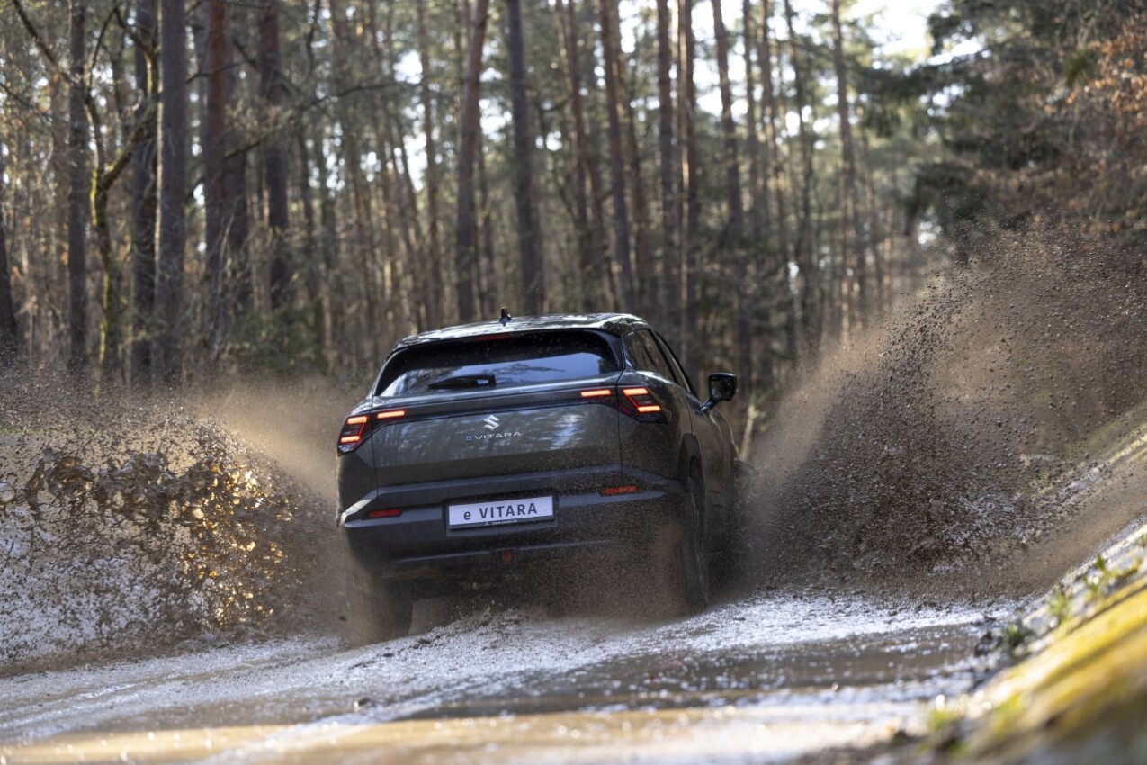Suzuki e Vitara offroad