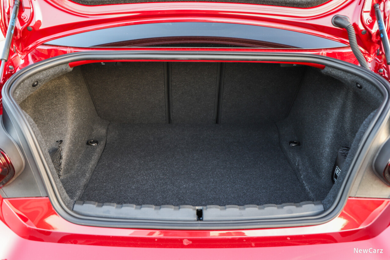 BMW M2 Coupé Kofferraum normal