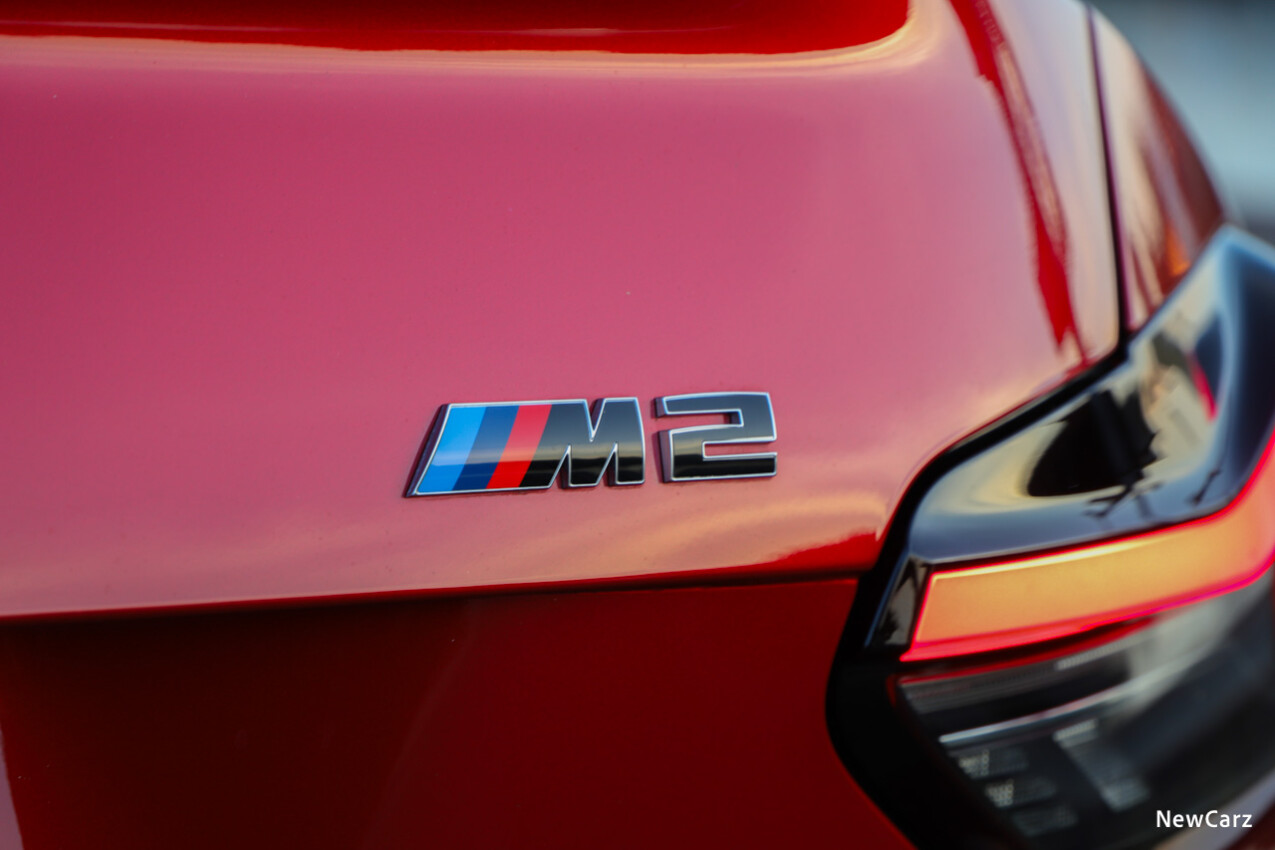M2 Badge hinten