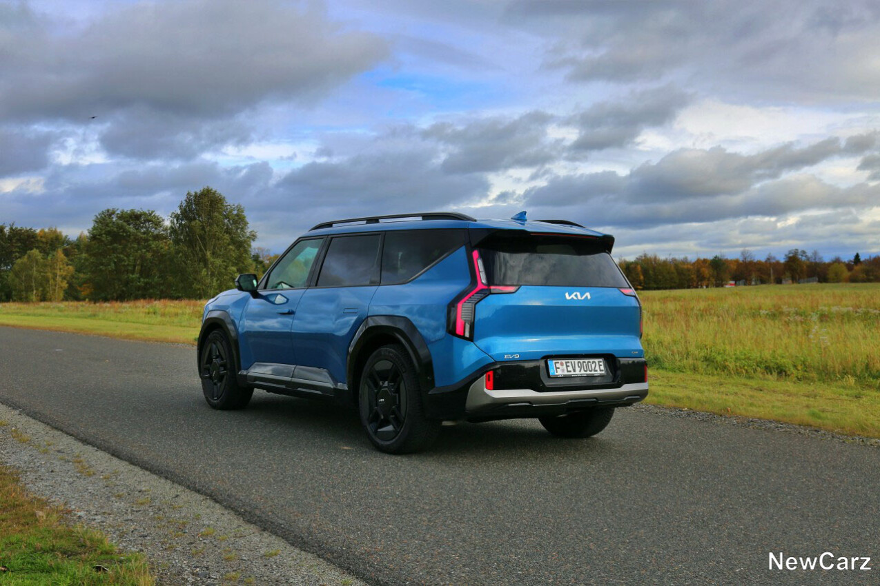 Kia EV9 AWD schräg hinten links