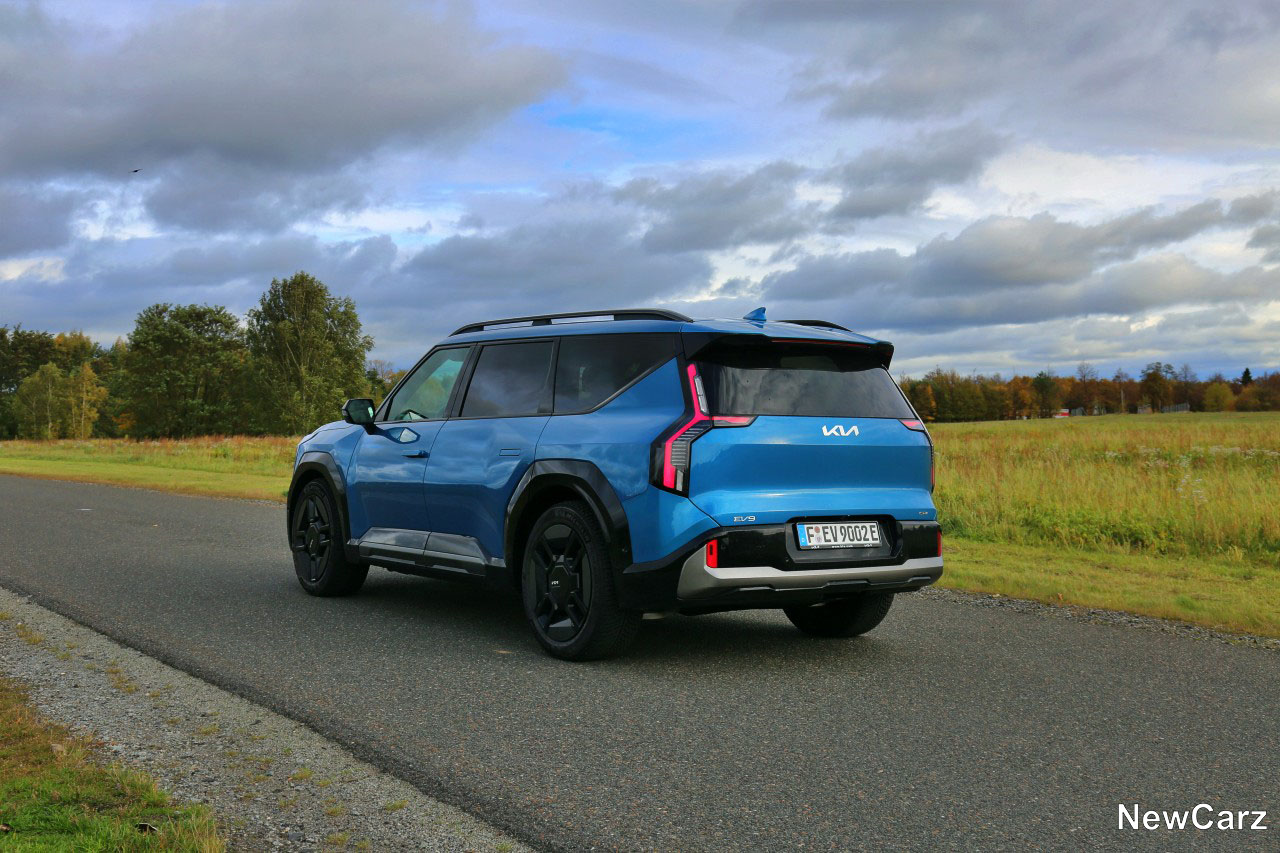 Kia EV9 AWD schräg hinten links