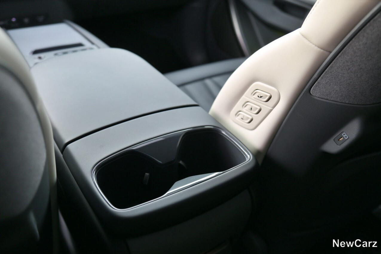 Kia EV9 AWD Getränkehalter