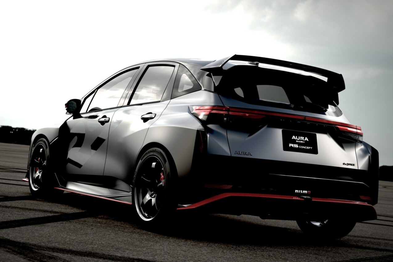 Nissan Aura Nismo RS hinten links