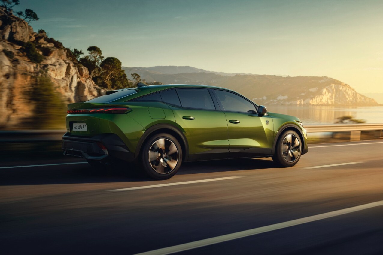 Peugeot 408 Facelift onroad